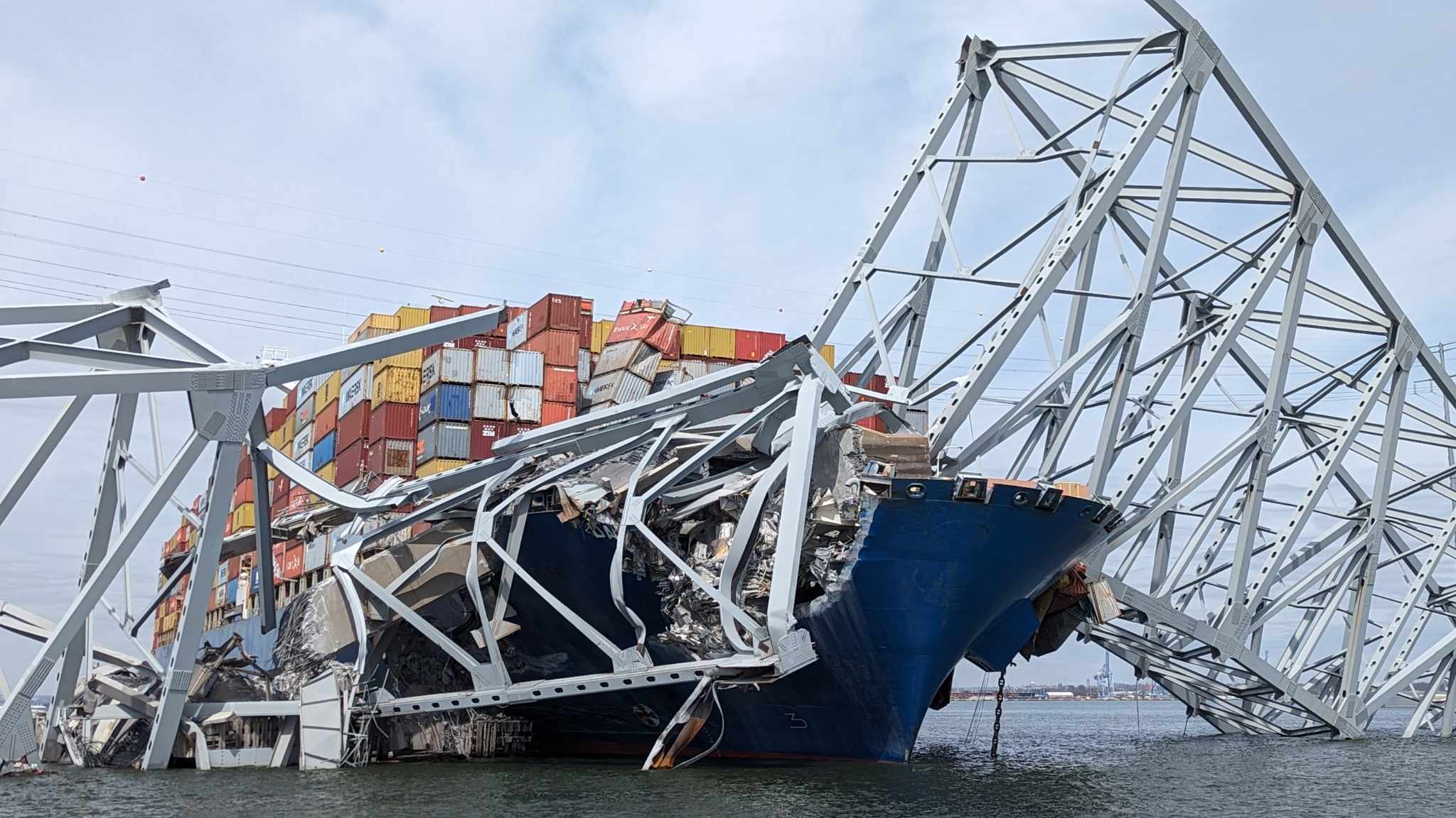 Baltimore Bridge Collapse, Dali Ship under the bridge