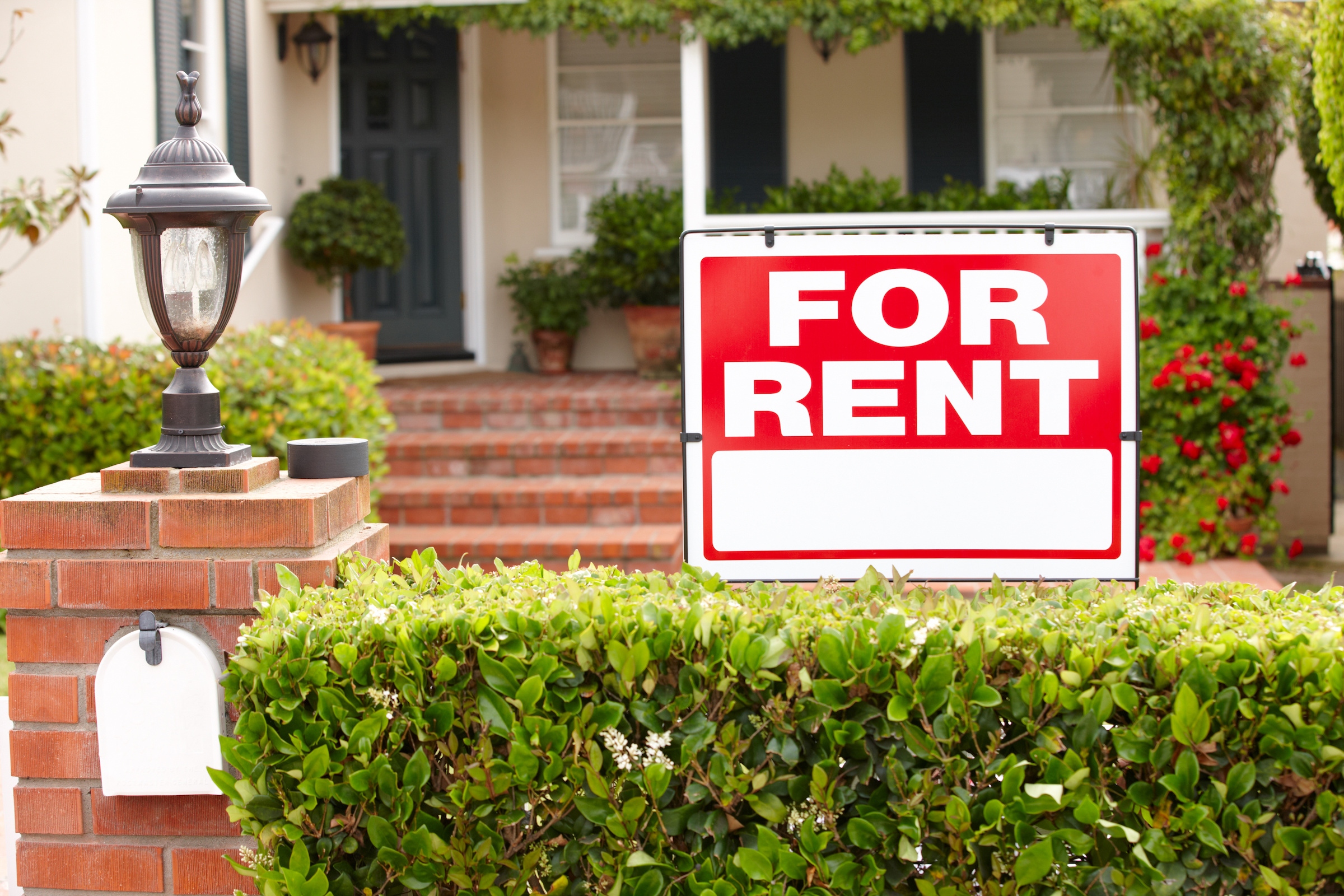 for rent sign outside a home
