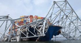 Baltimore Bridge Collapse, Dali Ship under the bridge